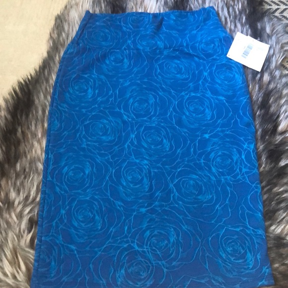 LuLaRoe Cassie skirt blue with rose patterns - Picture 4 of 6